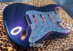Éblouissant Stratocaster SSS en corps d'aulne bleu chameleon métallisé flake 2 teal 2 violet