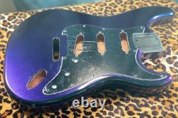 Éblouissant Stratocaster SSS en corps d'aulne bleu chameleon métallisé flake 2 teal 2 violet