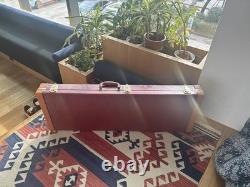 Étui rigide Fender Stratocaster/Telecaster rouge vin