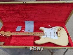 FENDER 50's STRATOCASTER CUSTOM SHOP CUNETTO BLONDE RELIC MINT with TAGS
	 	<br/>      <br/>
 FENDER 50's STRATOCASTER CUSTOM SHOP CUNETTO BLONDE RELIC MINT avec ÉTIQUETTES
