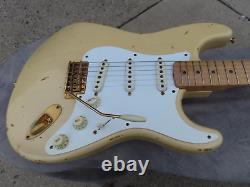FENDER 50's STRATOCASTER CUSTOM SHOP CUNETTO BLONDE RELIC MINT with TAGS	
	<br/>
  <br/>FENDER 50's STRATOCASTER CUSTOM SHOP CUNETTO BLONDE RELIC MINT avec ÉTIQUETTES