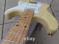 FENDER 50's STRATOCASTER CUSTOM SHOP CUNETTO BLONDE RELIC MINT with TAGS	 <br/> 	<br/>	FENDER 50's STRATOCASTER CUSTOM SHOP CUNETTO BLONDE RELIC MINT avec ÉTIQUETTES