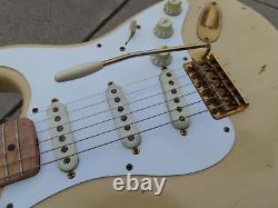 FENDER 50's STRATOCASTER CUSTOM SHOP CUNETTO BLONDE RELIC MINT with TAGS  <br/> 	
  <br/>
FENDER 50's STRATOCASTER CUSTOM SHOP CUNETTO BLONDE RELIC MINT avec ÉTIQUETTES