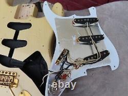 FENDER 50's STRATOCASTER CUSTOM SHOP CUNETTO BLONDE RELIC MINT with TAGS<br/>
	 	<br/> 
	FENDER 50's STRATOCASTER CUSTOM SHOP CUNETTO BLONDE RELIC MINT avec ÉTIQUETTES