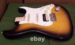 FENDER JV MODIFIÉE STRATOCASTER DES ANNÉES 50 CHÂSSIS HSS MIJ-JAPON SUNBURST STRAT