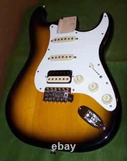 FENDER JV MODIFIÉE STRATOCASTER DES ANNÉES 50 CHÂSSIS HSS MIJ-JAPON SUNBURST STRAT