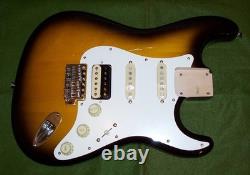 FENDER JV MODIFIÉE STRATOCASTER DES ANNÉES 50 CHÂSSIS HSS MIJ-JAPON SUNBURST STRAT
