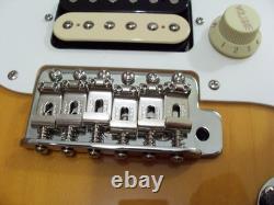 FENDER JV MODIFIÉE STRATOCASTER DES ANNÉES 50 CHÂSSIS HSS MIJ-JAPON SUNBURST STRAT