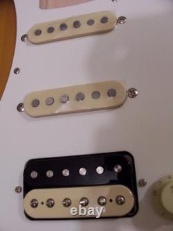 FENDER JV MODIFIÉE STRATOCASTER DES ANNÉES 50 CHÂSSIS HSS MIJ-JAPON SUNBURST STRAT