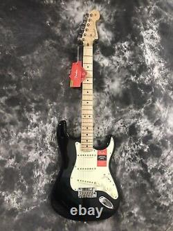 Fender 0113012706 American Pro Stratocaster, Maple Fingerboard Noir