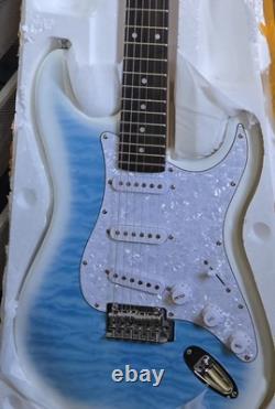 Fender 5681100304 Guitare Électrique Solide à 6 Cordes Bleue