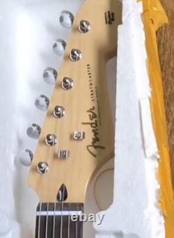 Fender 5681100304 Guitare Électrique Solide à 6 Cordes Bleue