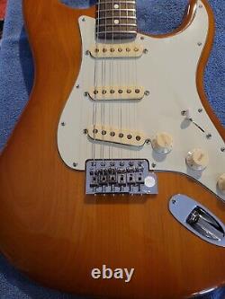 Fender American Performer Stratocaster Guitare Électrique 6 Cordes Honey Burst