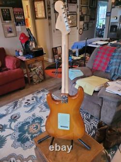Fender American Performer Stratocaster Guitare Électrique 6 Cordes Honey Burst