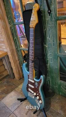 Fender American Pro Classic Stratocaster 2025 Sherwood Green Metallic avec housse de transport