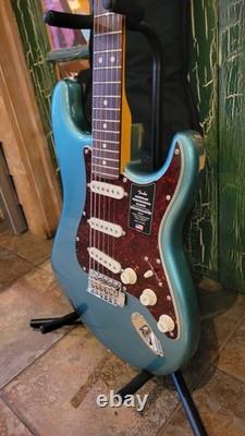 Fender American Pro Classic Stratocaster 2025 Sherwood Green Metallic avec housse de transport