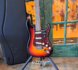 Fender American Pro II Professional Stratocaster Strat 3 Color Sunburst avec étui