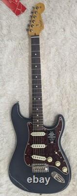 Fender American Professional Classic Stratocaster, Finition Noir Foncé avec Housse de Transport