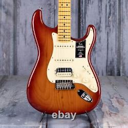Fender American Professional II Stratocaster, HSS, Sienna Sunburst would be translated as 'Fender American Professional II Stratocaster, HSS, Sienna Sunburst' in French as there is no equivalent translation for the specific model and color mentioned.