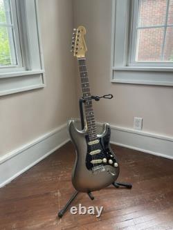 Fender American Professional II Stratocaster en argent Mercury avec étui rigide