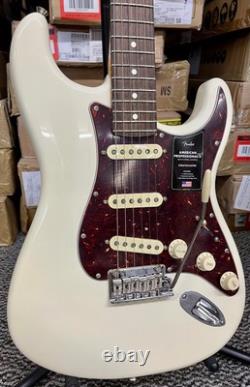 Fender American Professional II Stratocaster en blanc olympique avec démo de l'étui