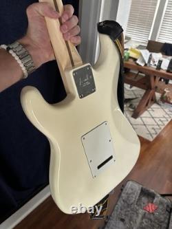 Fender American Professional Stratocaster Guitare Électrique Blanche Olympique