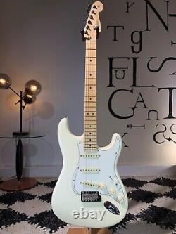 Fender American Professional Stratocaster avec touche en érable 2017