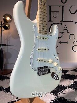 Fender American Professional Stratocaster avec touche en érable 2017