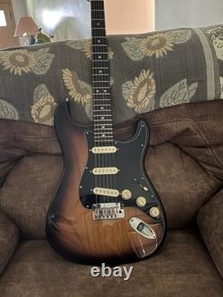 Fender American Ultra Luxe Stratocaster Touche en Palissandre 2-Color Sunburst