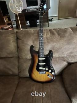 Fender American Ultra Luxe Stratocaster Touche en Palissandre 2-Color Sunburst