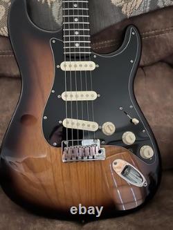 Fender American Ultra Luxe Stratocaster Touche en Palissandre 2-Color Sunburst
