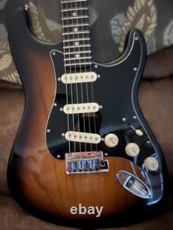 Fender American Ultra Luxe Stratocaster Touche en Palissandre 2-Color Sunburst
