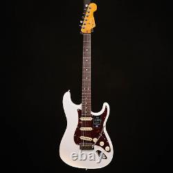 Fender American Ultra Stratocaster, Rosewood Fb, Arctic Pearl 350 8lbs 3.5oz