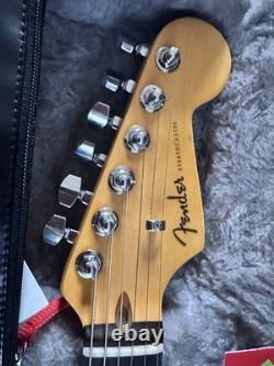 Fender American Ultra Stratocaster avec touche en palissandre Pearl Arctic