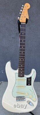 Fender American Vintage II 1961 Stratocaster Guitare avec étui, Blanc Olympique