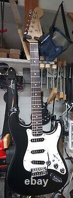 Fender Black Matte Debut Squier Avec Mises à Niveau Importantes