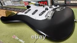 Fender Black Matte Debut Squier Avec Mises à Niveau Importantes