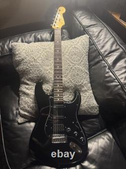 Fender Blacktop Stratocaster HSS MX11 MIM avec micros DiMarzio + housse ESP