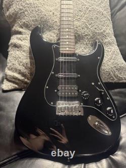 Fender Blacktop Stratocaster HSS MX11 MIM avec micros DiMarzio + housse ESP