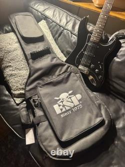 Fender Blacktop Stratocaster HSS MX11 MIM avec micros DiMarzio + housse ESP