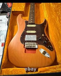 Fender Coma Stratocaster HSS NWT avec étui et tous les accessoires, état neuf impeccable