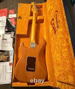 Fender Coma Stratocaster HSS NWT avec étui et tous les accessoires, état neuf impeccable