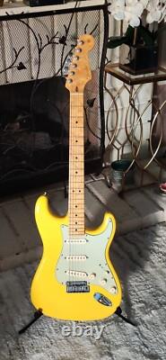 Fender Custom Shop Deluxe Stratocaster 2011 Jaune Graffiti OHSC Réglage neuf