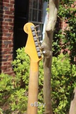 Fender Custom Stratocaster Shop'62 Personnalisé Super Heavy Relic Aged Red Sparkle