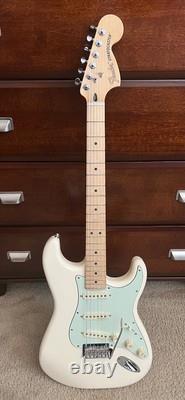 Fender Deluxe Roadhouse Stratocaster SSS Manche en érable Blanc olympique MINT