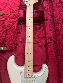 Fender Deluxe Roadhouse Stratocaster SSS Manche en érable Blanc olympique MINT