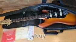 Fender Édition Limitée American Performer Stratocaster Épicéa Honey Burst avec Sac