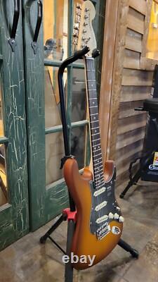 Fender Édition Limitée American Performer Stratocaster Épicéa Honey Burst avec Sac