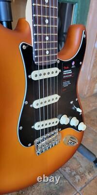 Fender Édition Limitée American Performer Stratocaster Épicéa Honey Burst avec Sac