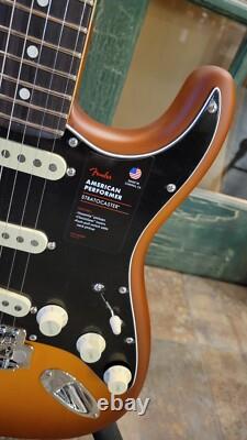 Fender Édition Limitée American Performer Stratocaster Épicéa Honey Burst avec Sac